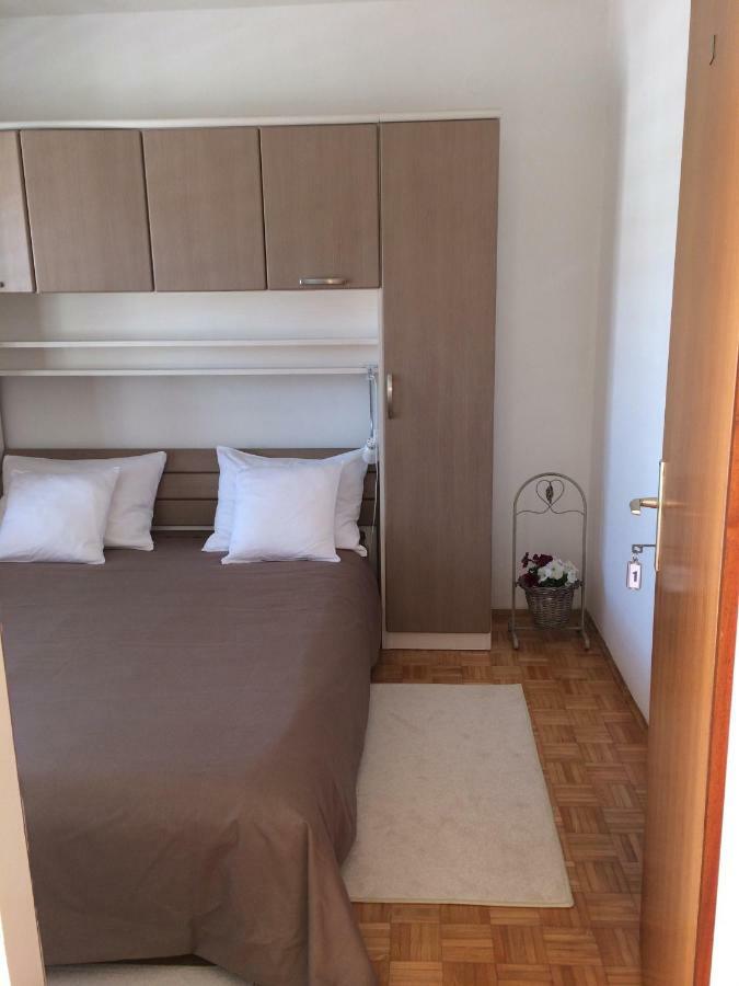 Apartments Villa Jusup Starigrad Paklenica Bagian luar foto